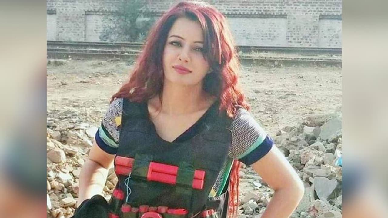 మోదీపై ఆత్మాహుతి దాడి చేస్తా: సింగర్ సంచలన వ్యాఖ్యలు మోదీపై ఆత్మాహుతి దాడి చేస్తా: సింగర్ సంచలన వ్యాఖ్యలు