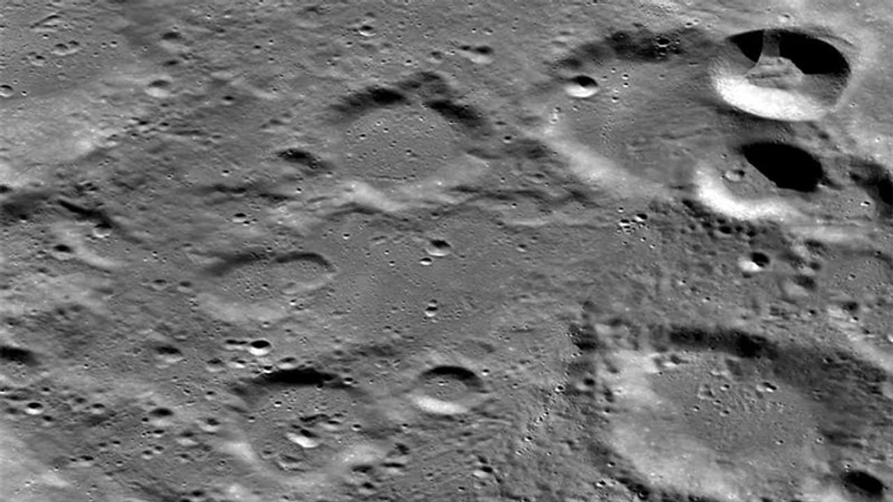 चंद्रमा के पास से गुजरा अमेरिकी मिशन, पर नहीं मिला विक्रम लैंडर का कोई सुराग चंद्रमा के पास से गुजरा अमेरिकी मिशन, पर नहीं मिला विक्रम लैंडर का कोई सुराग