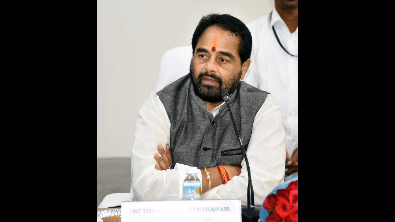  స్పీకర్ నిర్ణయంపై ఉత్కంఠ:ఎత్తులకు పై ఎత్తులు వేస్తున్న టీడీపీ, వైఎస్ఆర్‌సీపీ