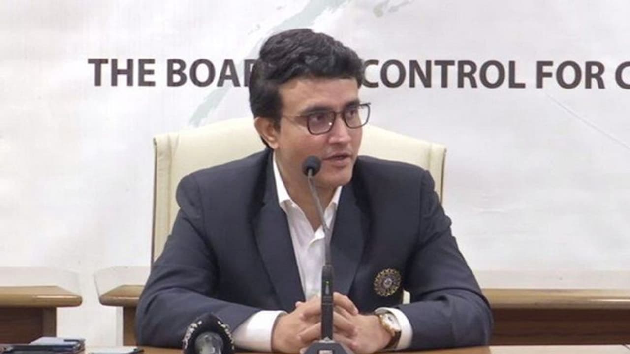 విరాట్ కోహ్లీతో రేపే గంగూలీ భేటీ: ఆ తర్వాత ఎంఎస్ ధోనీతో... విరాట్ కోహ్లీతో రేపే గంగూలీ భేటీ: ఆ తర్వాత ఎంఎస్ ధోనీతో...