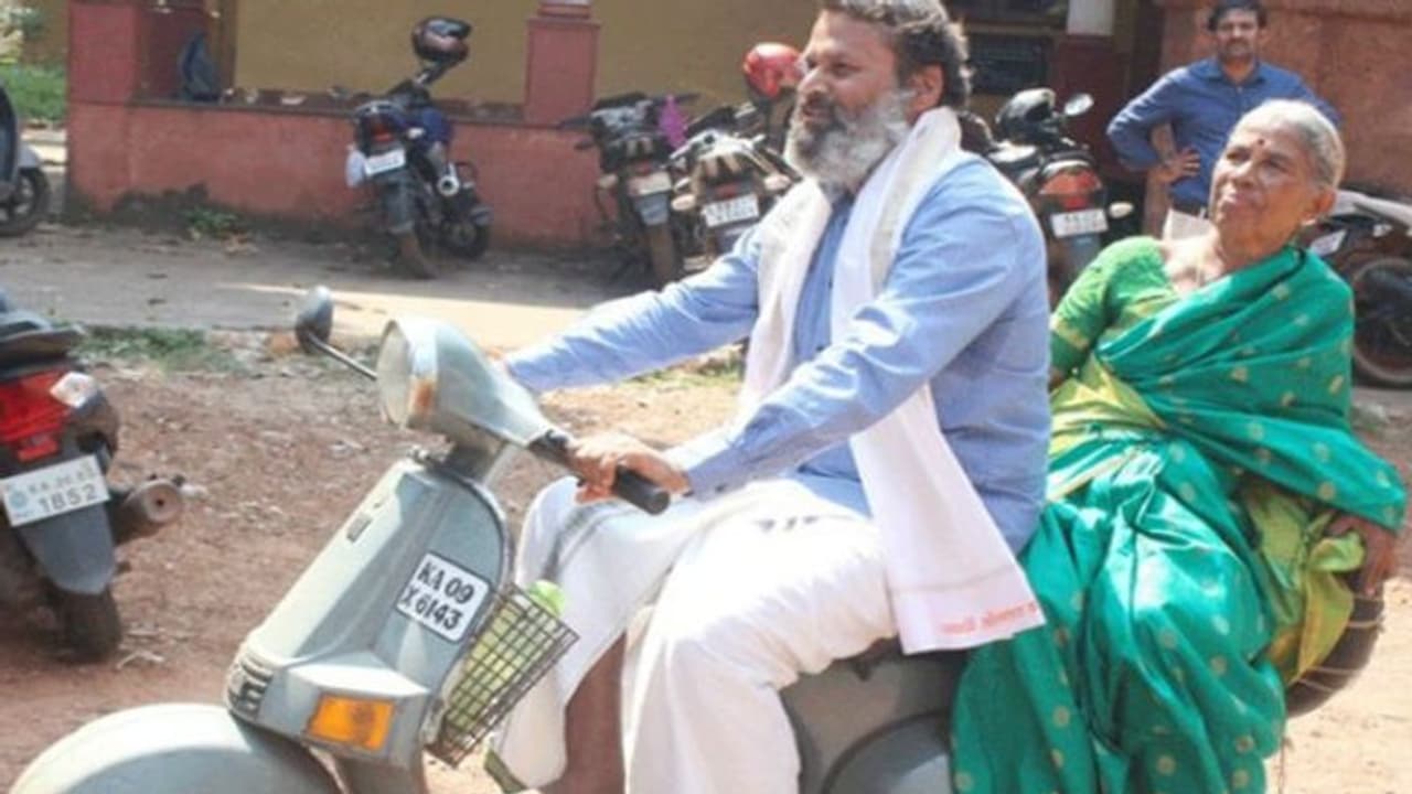 ഇന്ത്യ മുഴുവന്‍ അമ്മയേയും കൊണ്ടൊരു യാത്ര! അതും 20 വര്‍ഷം പഴയ സ്‌കൂട്ടറില്‍