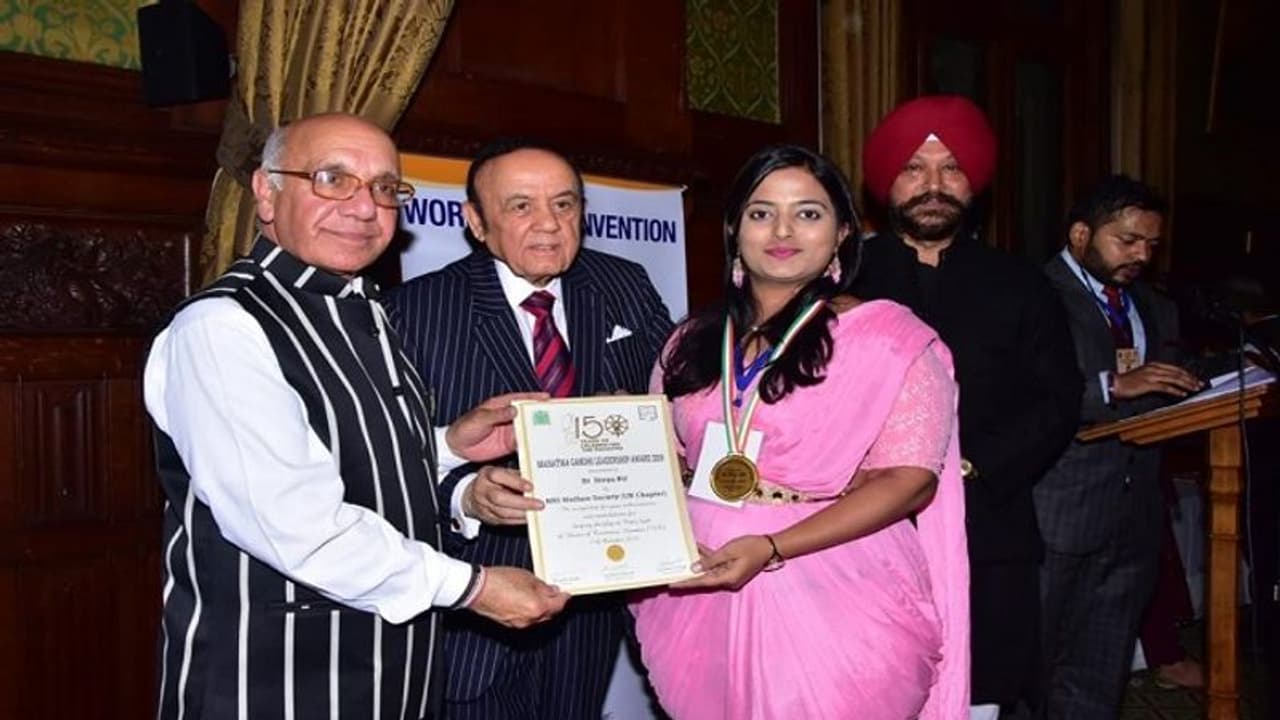 ಲಂಡನ್: ದಿವ್ಯಾ ರಂಗೇನಹಳ್ಳಿಗೆ ಪ್ರತಿಷ್ಠಿತ ಮಹಾತ್ಮ ಗಾಂಧಿ ಲೀಡರ್ ಶಿಪ್ ಪ್ರಶಸ್ತಿ ಲಂಡನ್: ದಿವ್ಯಾ ರಂಗೇನಹಳ್ಳಿಗೆ ಪ್ರತಿಷ್ಠಿತ ಮಹಾತ್ಮ ಗಾಂಧಿ ಲೀಡರ್ ಶಿಪ್ ಪ್ರಶಸ್ತಿ