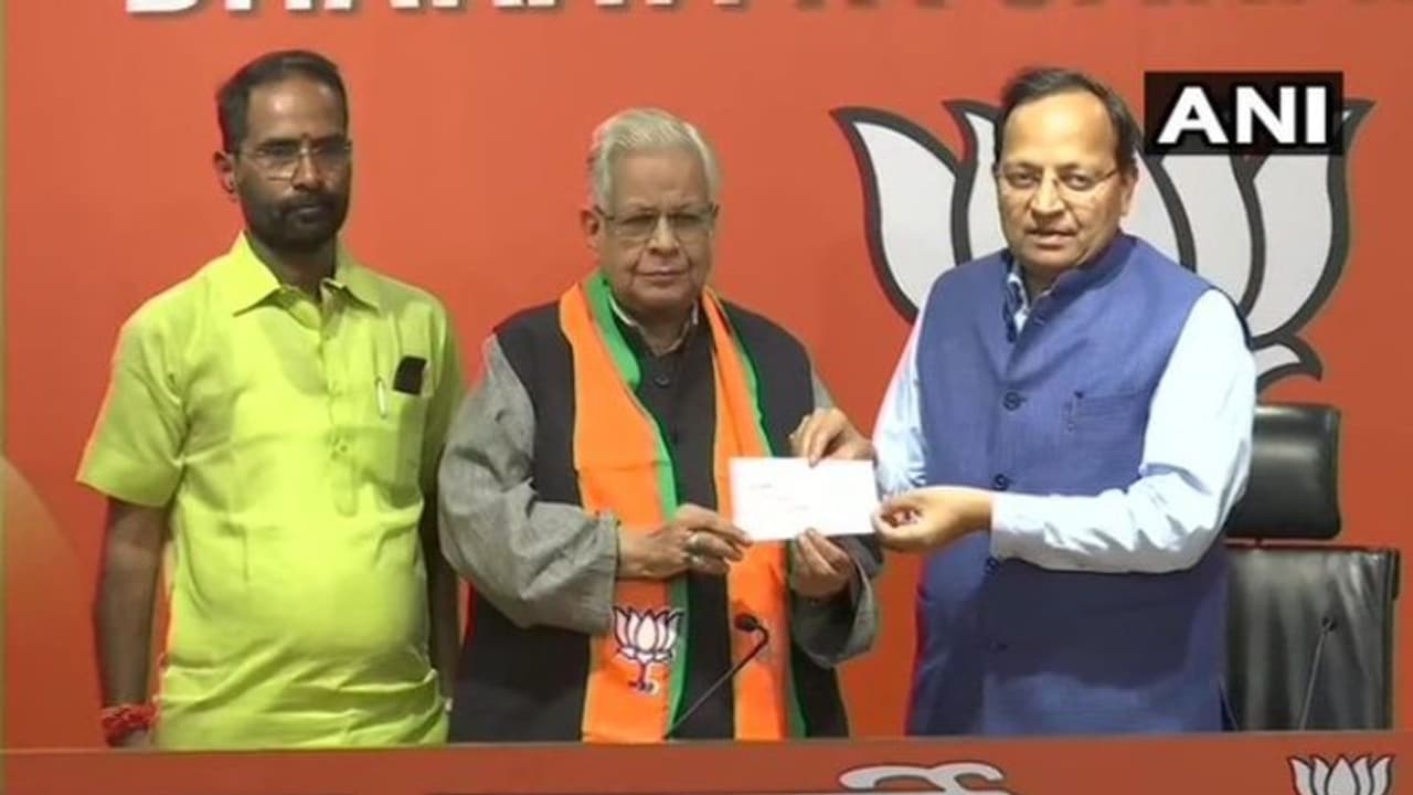 കോൺഗ്രസിൽ നിന്ന് രാജിവച്ച ഡോ അമ്മർ റിസ്വി ബിജെപിയിൽ ചേർന്നു കോൺഗ്രസിൽ നിന്ന് രാജിവച്ച ഡോ അമ്മർ റിസ്വി ബിജെപിയിൽ ചേർന്നു