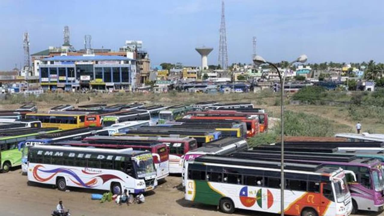 ஆம்னி பேருந்துகளில் கட்டண உயர்வு... வெளியானது புதிய விலை பட்டியல்!! ஆம்னி பேருந்துகளில் கட்டண உயர்வு... வெளியானது புதிய விலை பட்டியல்!!