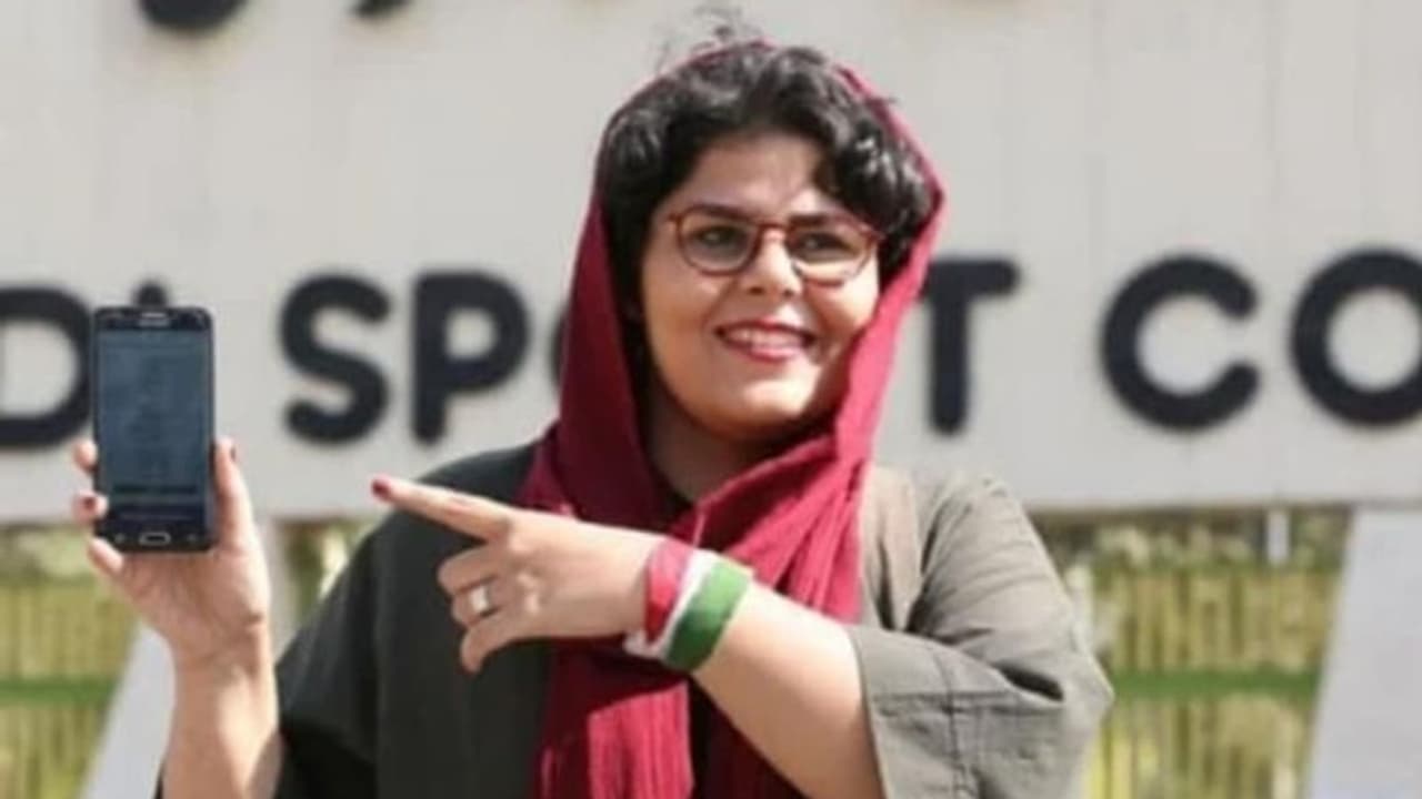 ഇറാന് വീണ്ടും വിപ്ലവം കുറിക്കുന്നു; ഇറാനില് ഇന്ന് ഒരു പെണ്ണ് കമന്ററി പറയും! ഇറാന് വീണ്ടും വിപ്ലവം കുറിക്കുന്നു; ഇറാനില് ഇന്ന് ഒരു പെണ്ണ് കമന്ററി പറയും!