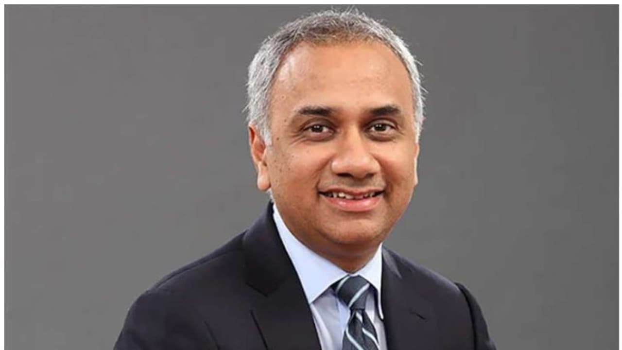 ഡയറക്ടര്മാരെ മദ്രാസികളെന്ന് വിളിച്ചു; ഇന്ഫോസിസ് സിഇഒയ്ക്കെതിരെ പരാതി ഡയറക്ടര്മാരെ മദ്രാസികളെന്ന് വിളിച്ചു; ഇന്ഫോസിസ് സിഇഒയ്ക്കെതിരെ പരാതി