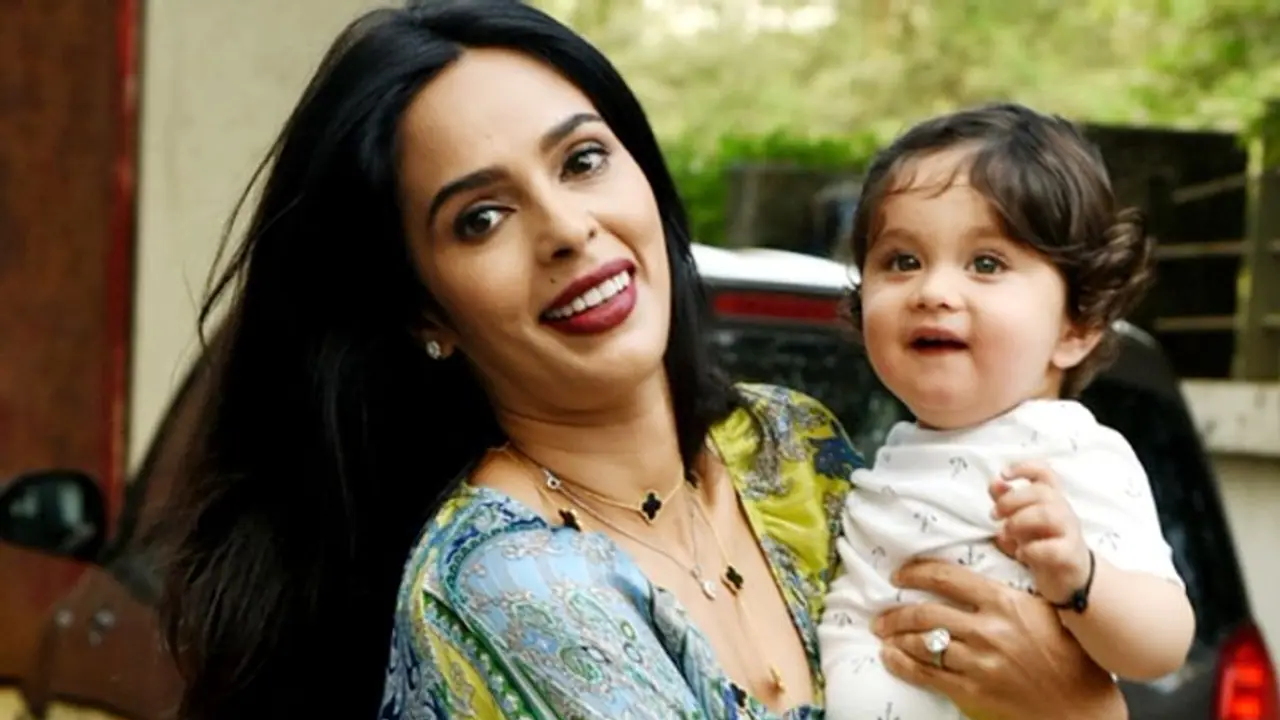 22 साल पहले पायलट से हुई थी मल्लिका शेरावत की शादी, लेकिन खुद को बताती हैं कुंवारी 22 साल पहले पायलट से हुई थी मल्लिका शेरावत की शादी, लेकिन खुद को बताती हैं कुंवारी