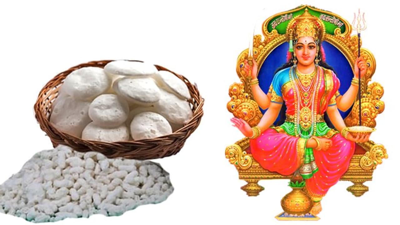 परंपरा: दिवाली पूजा में देवी लक्ष्मी को क्यों लगाते हैं खील बताशे का भोग?