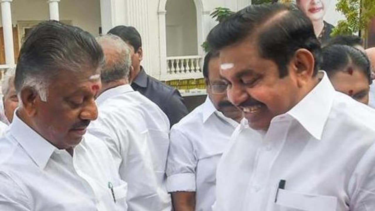 உள்ளாட்சித் தேர்தல் இடப்பங்கீடு! கெத்து காட்டிய ஓபிஎஸ் – இபிஎஸ் கூட்டணி! சரண்டரான தோழமை கட்சிகள்! உள்ளாட்சித் தேர்தல் இடப்பங்கீடு! கெத்து காட்டிய ஓபிஎஸ் – இபிஎஸ் கூட்டணி! சரண்டரான தோழமை கட்சிகள்!