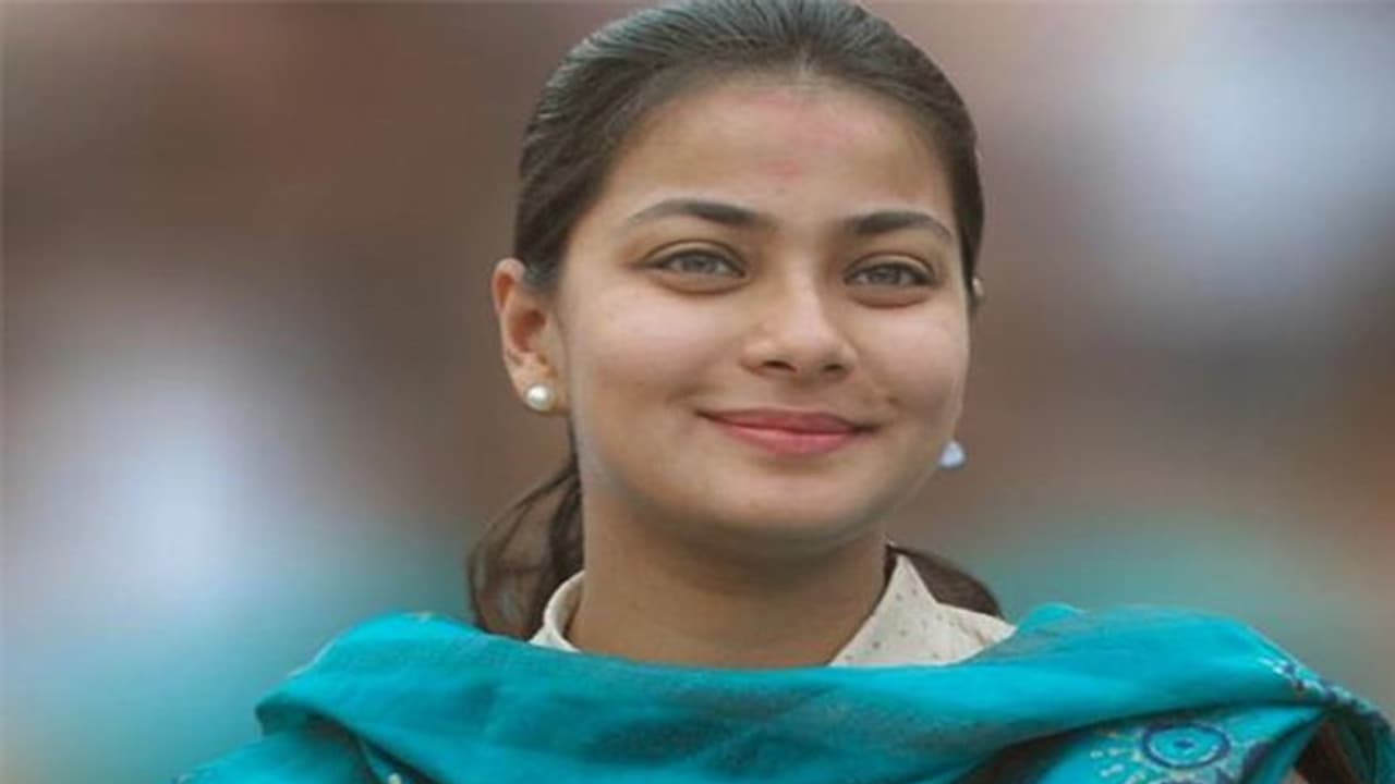 फिटनेस फ्रीक हैं प्रणीती शिंदे, सबसे कम उम्र में विधायक बनने का बनाया था रिकॉर्ड फिटनेस फ्रीक हैं प्रणीती शिंदे, सबसे कम उम्र में विधायक बनने का बनाया था रिकॉर्ड