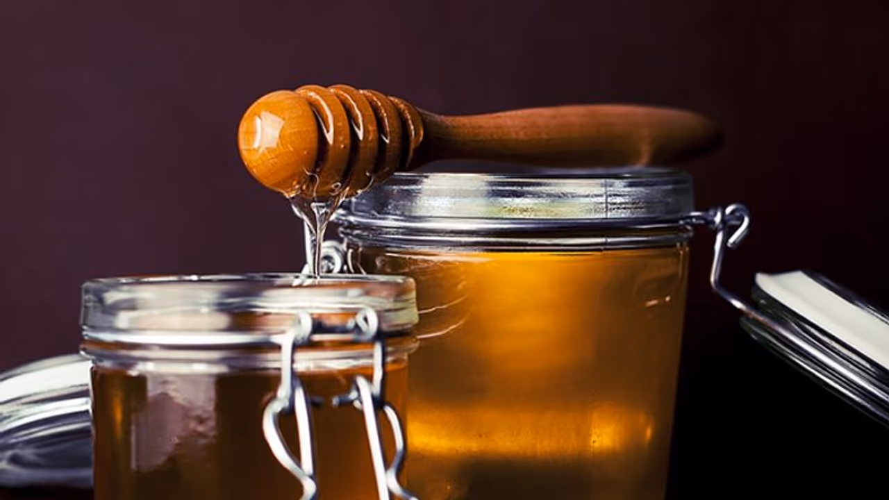 মধুর উপকার তো জানেন, রোগ নিরাময়ে ব্যবহার করুন নিয়ম মেনে