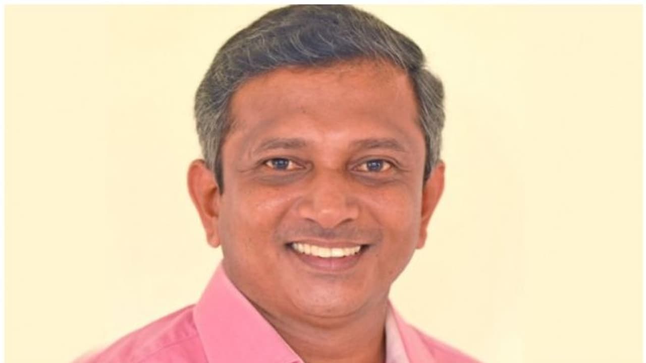 എറണാകുളത്ത് മനു റോയിക്ക് പോയത് 2572 വോട്ട്, പാരയായത് വെറുമൊരു അപരൻ എറണാകുളത്ത് മനു റോയിക്ക് പോയത് 2572 വോട്ട്, പാരയായത് വെറുമൊരു അപരൻ