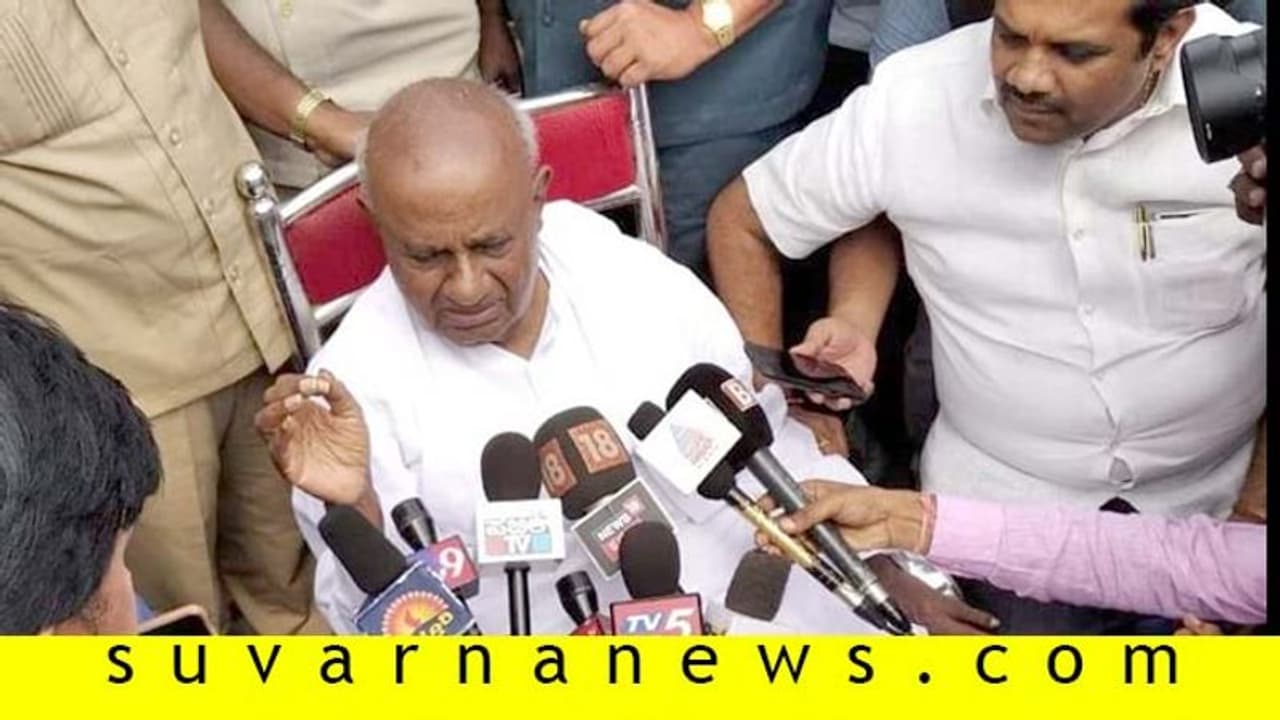 ಯಾದಗಿರಿ: ಬಿರುಬಿಸಿಲನ್ನೂ ಲೆಕ್ಕಿಸದೆ ಧರಣಿ ನಡೆಸಿದ ದೊಡ್ಡಗೌಡರು! ಯಾದಗಿರಿ: ಬಿರುಬಿಸಿಲನ್ನೂ ಲೆಕ್ಕಿಸದೆ ಧರಣಿ ನಡೆಸಿದ ದೊಡ್ಡಗೌಡರು!