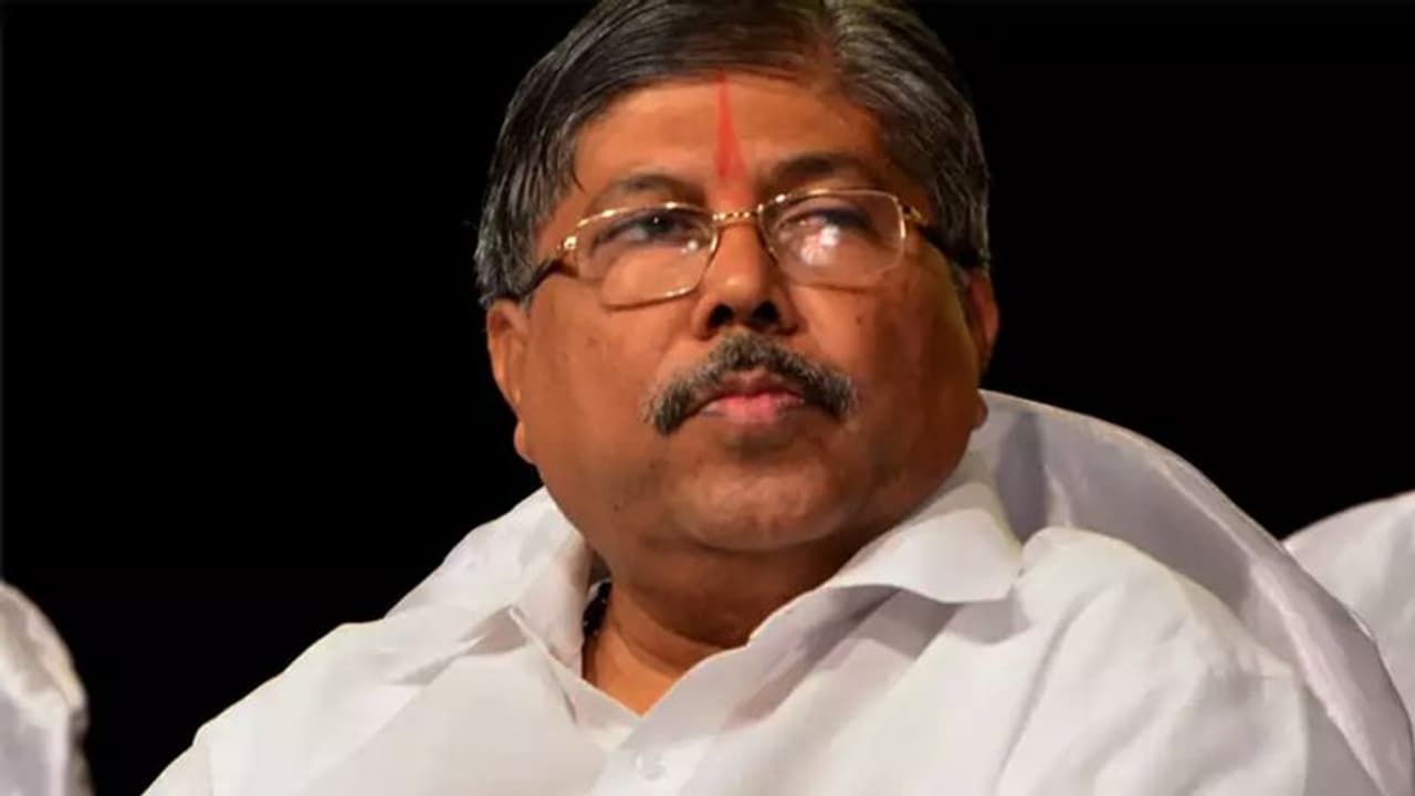 BJP के दिग्गज को हराने के लिए 'एकजुट विपक्ष' ने लगाया है जोर, क्या होगा मिल मजदूर के इस बेटे का? BJP के दिग्गज को हराने के लिए 'एकजुट विपक्ष' ने लगाया है जोर, क्या होगा मिल मजदूर के इस बेटे का?