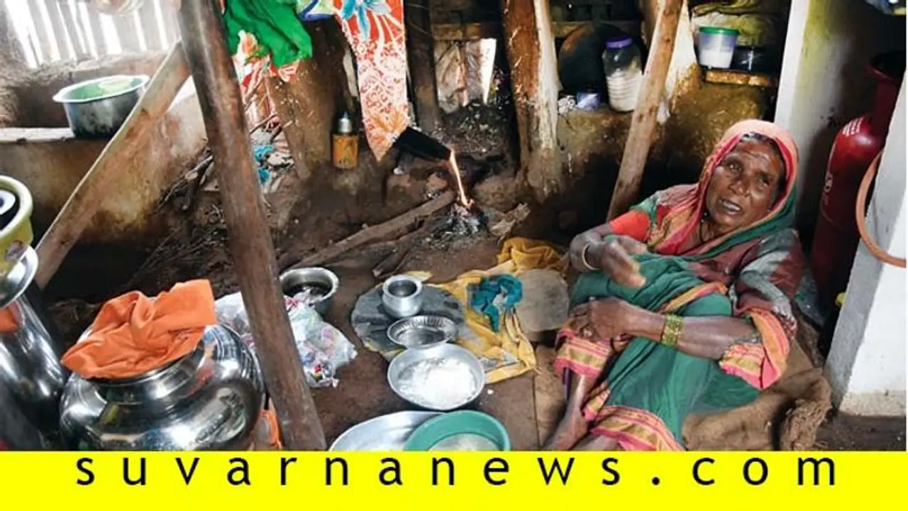 ಹುಬ್ಬಳ್ಳಿ: ಎರಡು ತಿಂಗಳಿಂದ ಅರ್ಧ ಬಿದ್ದ ಮನೆಯಲ್ಲಿ ವೃದ್ಧೆ ಏಕಾಂಗಿ ವಾಸ! ಹುಬ್ಬಳ್ಳಿ: ಎರಡು ತಿಂಗಳಿಂದ ಅರ್ಧ ಬಿದ್ದ ಮನೆಯಲ್ಲಿ ವೃದ್ಧೆ ಏಕಾಂಗಿ ವಾಸ!