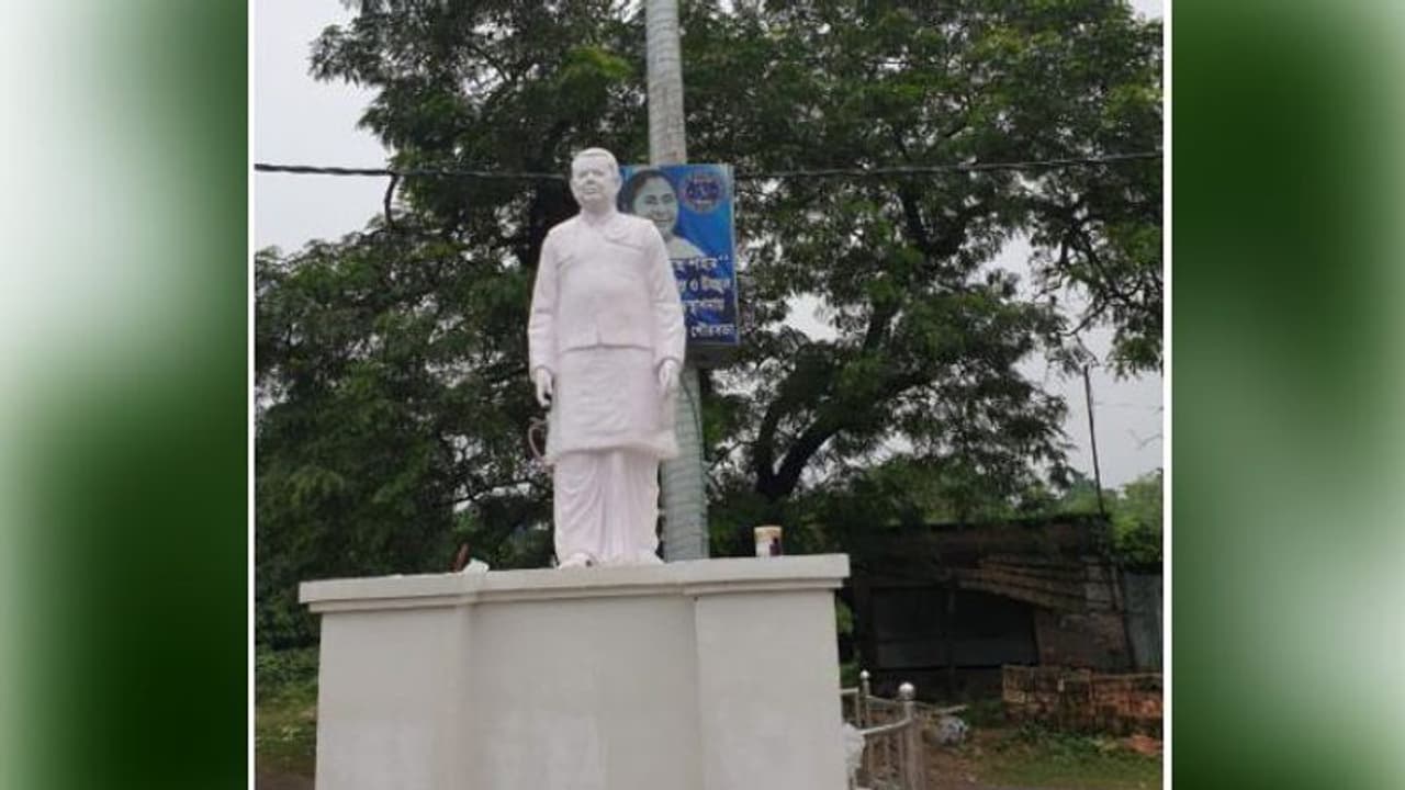 রায়গঞ্জে প্রিয়রঞ্জনের মূর্তি বসালেন তৃণমূল কাউন্সিলর, রাজনৈতিক সৌহার্দ্য না রাজনীতির খেলা, প্রশ্ন কংগ্রেসের রায়গঞ্জে প্রিয়রঞ্জনের মূর্তি বসালেন তৃণমূল কাউন্সিলর, রাজনৈতিক সৌহার্দ্য না রাজনীতির খেলা, প্রশ্ন কংগ্রেসের