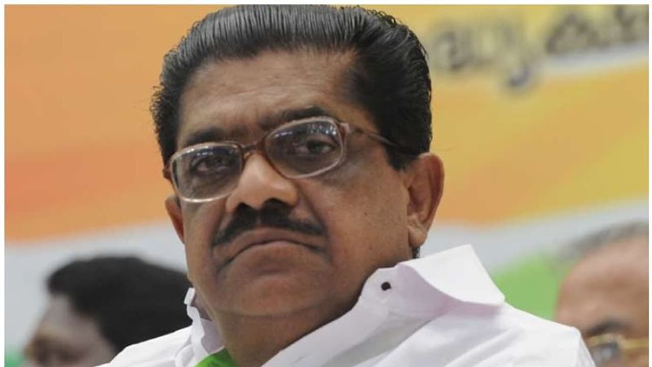 യുഡിഎഫിന് കിട്ടിയത് വൻ തിരിച്ചടി; രൂക്ഷ വിമര്ശനവുമായി വിഎം സുധീരന് യുഡിഎഫിന് കിട്ടിയത് വൻ തിരിച്ചടി; രൂക്ഷ വിമര്ശനവുമായി വിഎം സുധീരന്