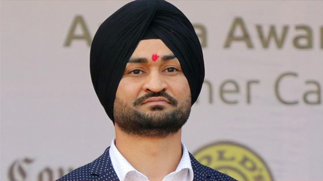 कभी हॉकी के मैदान में चलता था इस खिलाड़ी का जादू, अब राजनीति के अखाड़े में दिखाया दम कभी हॉकी के मैदान में चलता था इस खिलाड़ी का जादू, अब राजनीति के अखाड़े में दिखाया दम