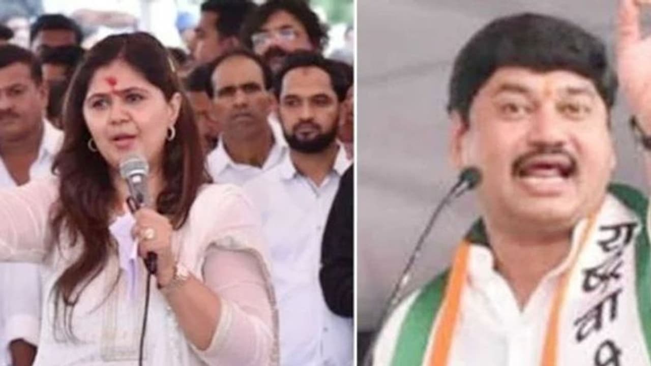 'ಮಹಾ' ರಿಸಲ್ಟ್: ಸಂಬಂಧಿ ಎದುರೇ ಮಂಡಿಯೂರಿದ ಬಿಜೆಪಿಯ ಪಂಕಜ್ ಮುಂಡೆ..! 'ಮಹಾ' ರಿಸಲ್ಟ್: ಸಂಬಂಧಿ ಎದುರೇ ಮಂಡಿಯೂರಿದ ಬಿಜೆಪಿಯ ಪಂಕಜ್ ಮುಂಡೆ..!