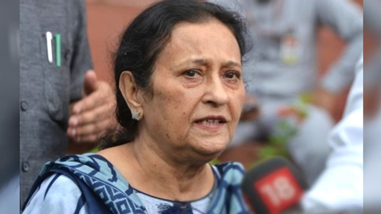 पति बेटे को बचाने के लिए चुनाव मैदान में उतरी थी ये कैंडिडेट, इतने वोटों से दर्ज की जीत पति बेटे को बचाने के लिए चुनाव मैदान में उतरी थी ये कैंडिडेट, इतने वोटों से दर्ज की जीत