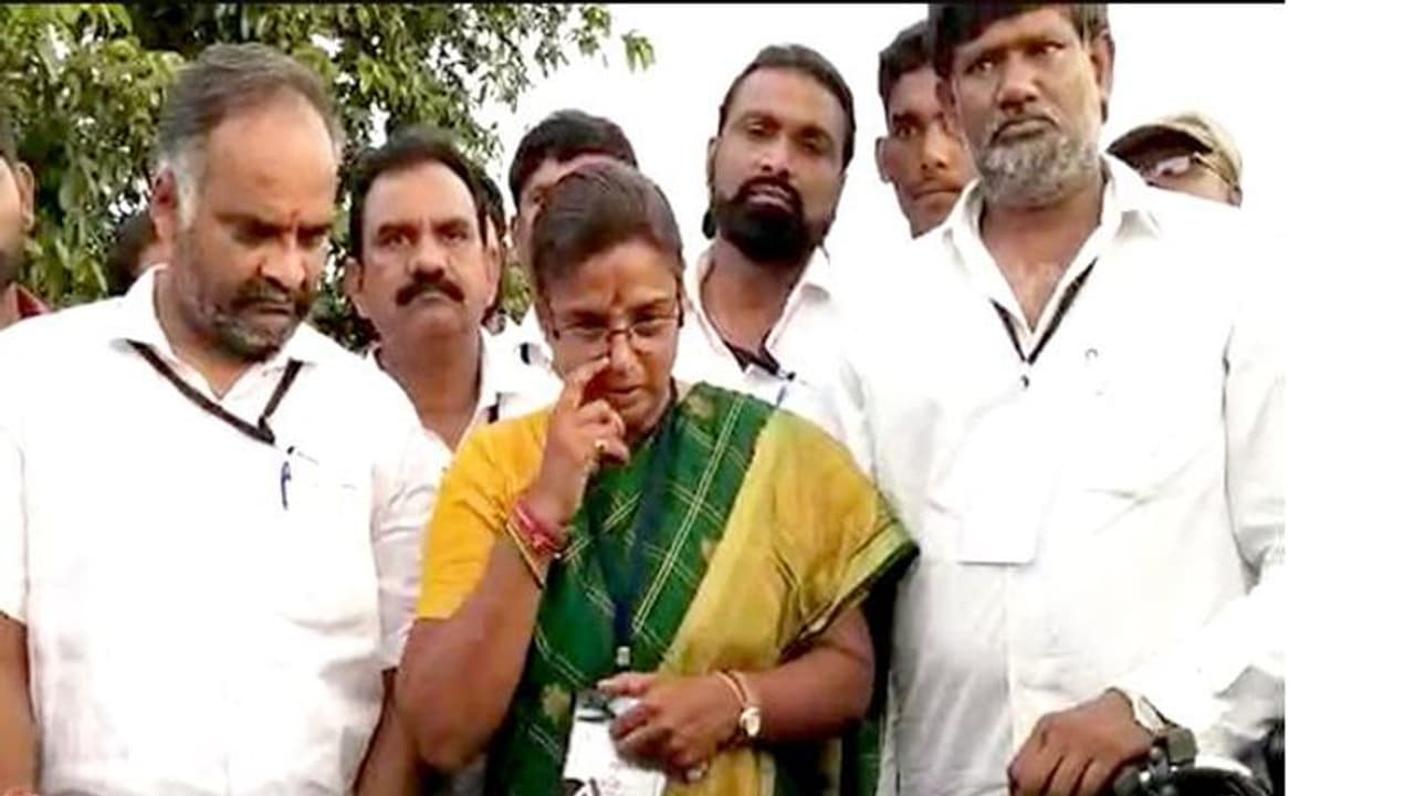 ఈవీఎంలను మేనేజ్ చేసి గెలిచారు: టీఆర్ఎస్ పై ఉత్తమ్ పద్మావతి సంచలన వ్యాఖ్యలు ఈవీఎంలను మేనేజ్ చేసి గెలిచారు: టీఆర్ఎస్ పై ఉత్తమ్ పద్మావతి సంచలన వ్యాఖ్యలు