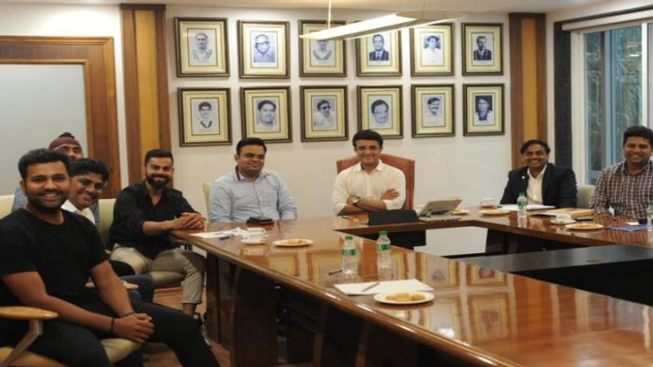 সৌরভের সঙ্গে বৈঠক কোহলি রোহিতের, ধোনি নিয়ে বার্তা দিলেন নির্বাচক প্রধান সৌরভের সঙ্গে বৈঠক কোহলি রোহিতের, ধোনি নিয়ে বার্তা দিলেন নির্বাচক প্রধান