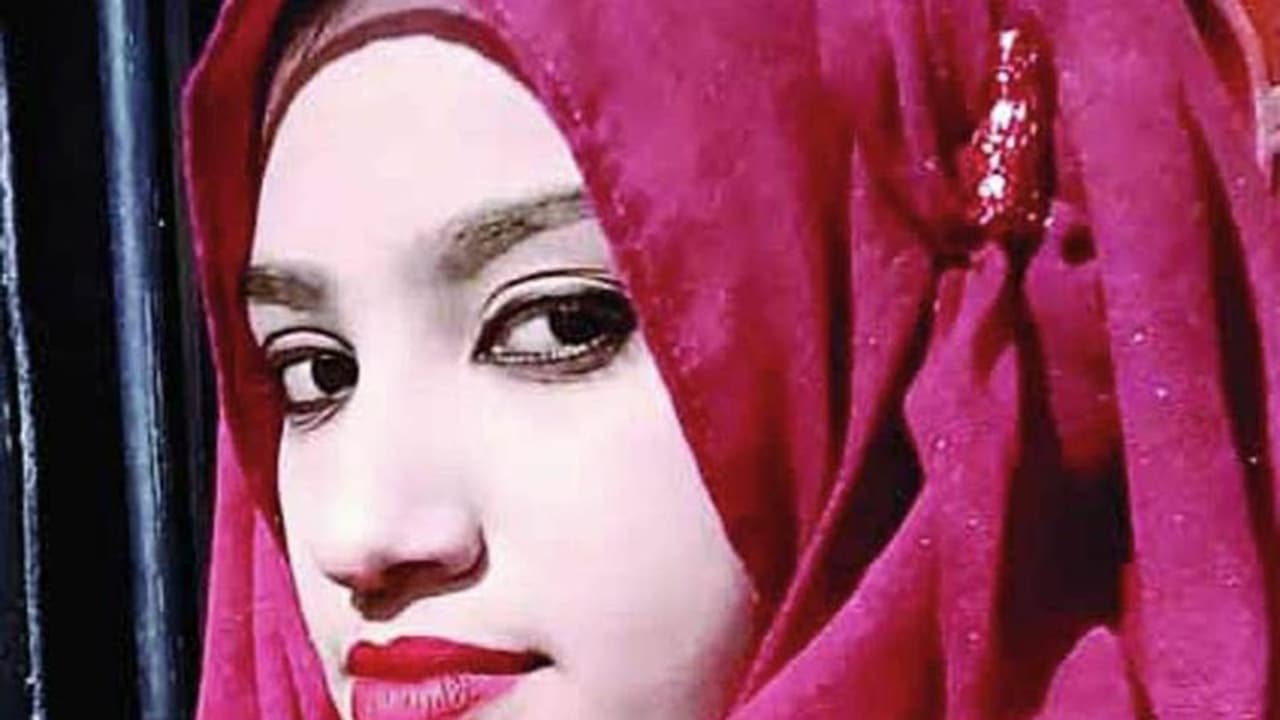 പതിനാറുകാരിയെ തീ കൊളുത്തി കൊലപ്പെടുത്തി: 16 പേർക്ക് വധശിക്ഷ പതിനാറുകാരിയെ തീ കൊളുത്തി കൊലപ്പെടുത്തി: 16 പേർക്ക് വധശിക്ഷ