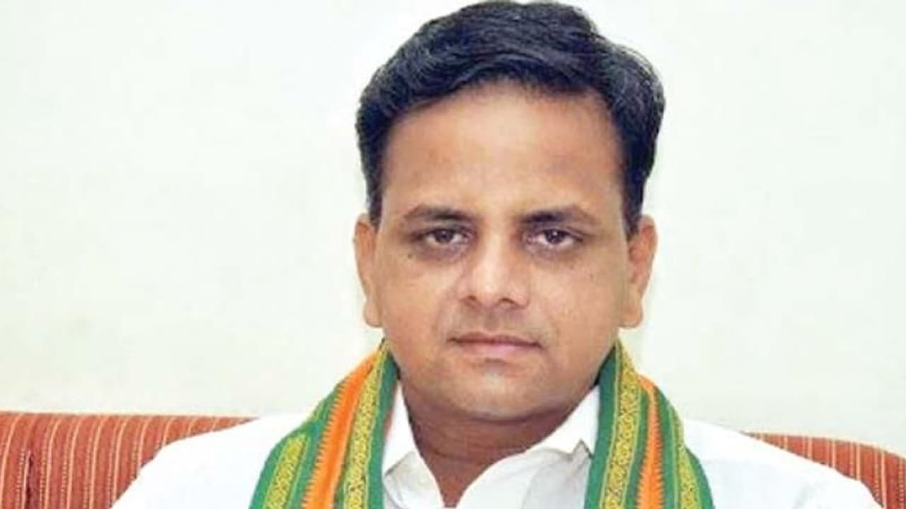 திருவள்ளுவர் கிறிஸ்தவர் என்றால் திமுகவுக்கு இனிக்கிறது... ஹிந்து என்றால் மட்டும் கசக்கிறாதா.?? கருணாநிதி எழுதிய கடிதத்தை வெளியிட்டு பகீர் கிளப்பும் பாஜக ராகவன்..!!