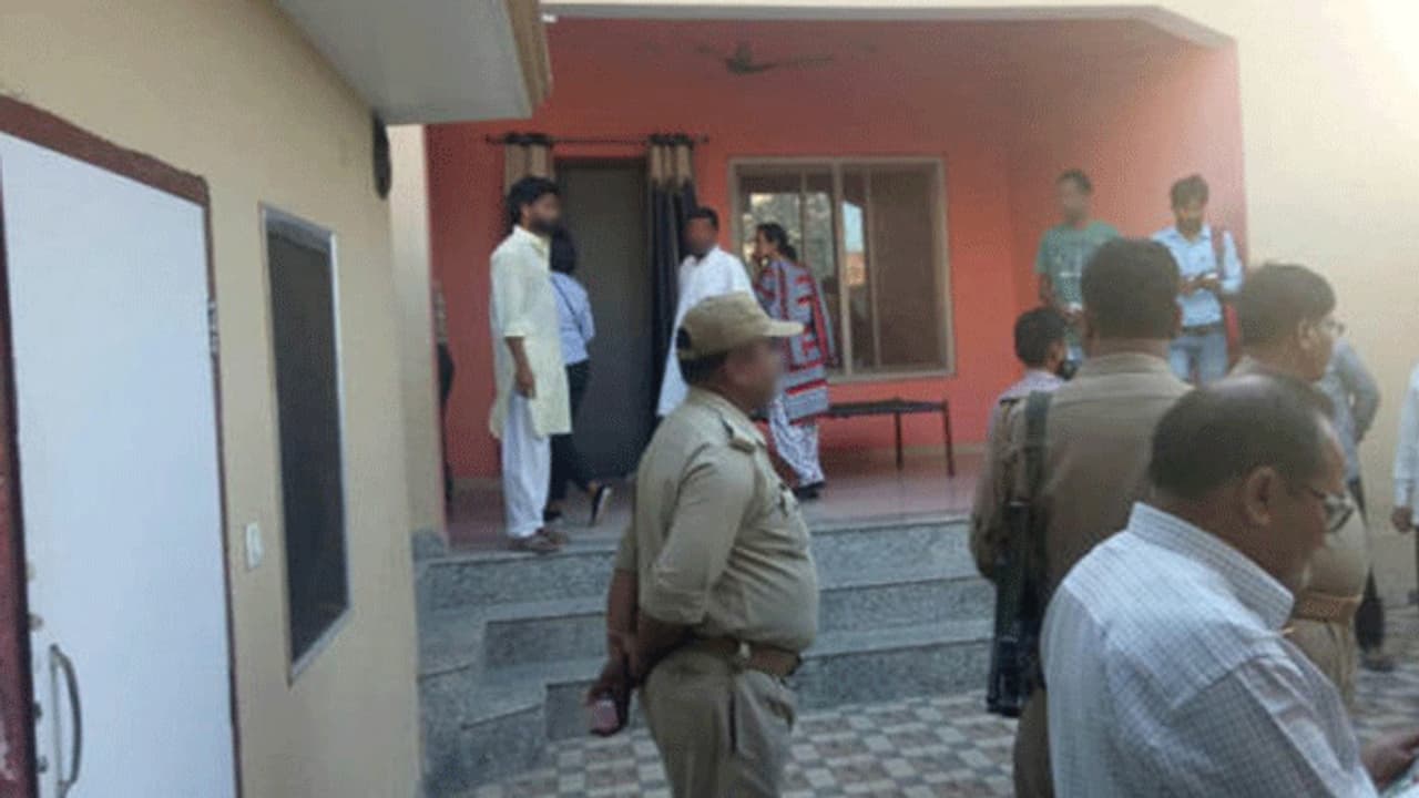 दिवाली से 3 दिन पहले मां ने 8 साल के बेटे को नींद में मार डाला, बहन को फोन कर बताई वजह दिवाली से 3 दिन पहले मां ने 8 साल के बेटे को नींद में मार डाला, बहन को फोन कर बताई वजह