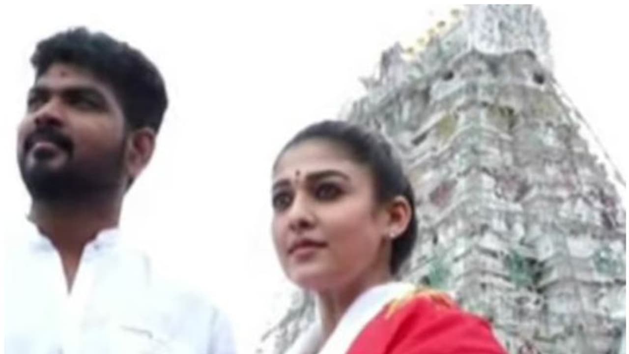 വിഘ്നേശ് ശിവനൊപ്പം തിരുപ്പതി ക്ഷേത്ര ദര്ശനം നടത്തി നയൻതാര വീഡിയോ വിഘ്നേശ് ശിവനൊപ്പം തിരുപ്പതി ക്ഷേത്ര ദര്ശനം നടത്തി നയൻതാര വീഡിയോ