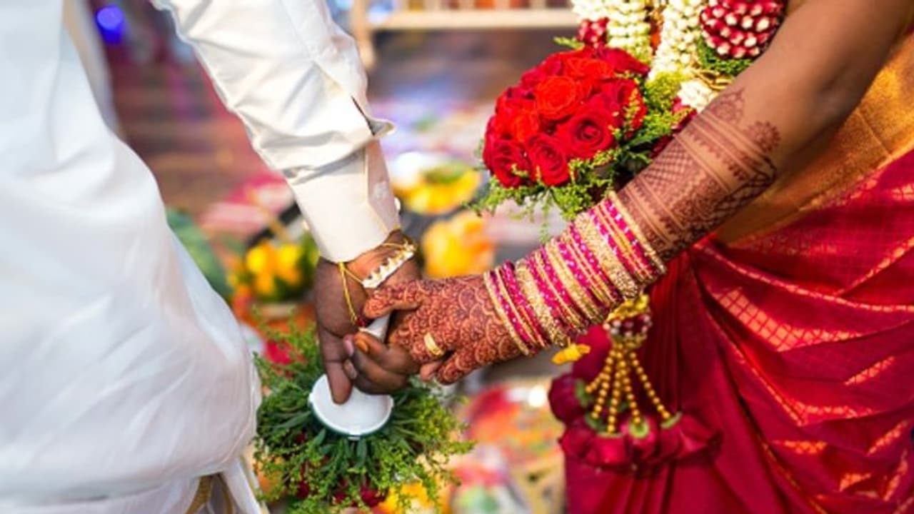 বাস্তুর নিয়ম মেনে বিয়ে করুন, দাম্পত্য জীবনে আরও সুখী হন বাস্তুর নিয়ম মেনে বিয়ে করুন, দাম্পত্য জীবনে আরও সুখী হন