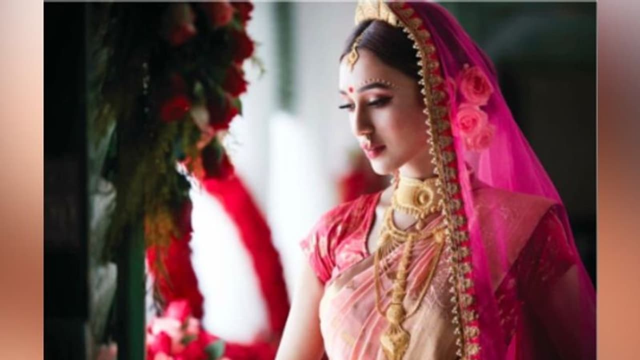 দীপাবলিতে নয়া লুকে মিমি, ,তবে কি শীঘ্রই আসতে চলেছে সুখবর দীপাবলিতে নয়া লুকে মিমি, ,তবে কি শীঘ্রই আসতে চলেছে সুখবর