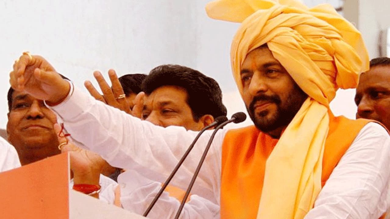 गोपाल कांडा के पुरखे करते थे सब्जी तौलने का काम, दिलचस्प है 'सरनेम' के पीछे की कहानी गोपाल कांडा के पुरखे करते थे सब्जी तौलने का काम, दिलचस्प है 'सरनेम' के पीछे की कहानी