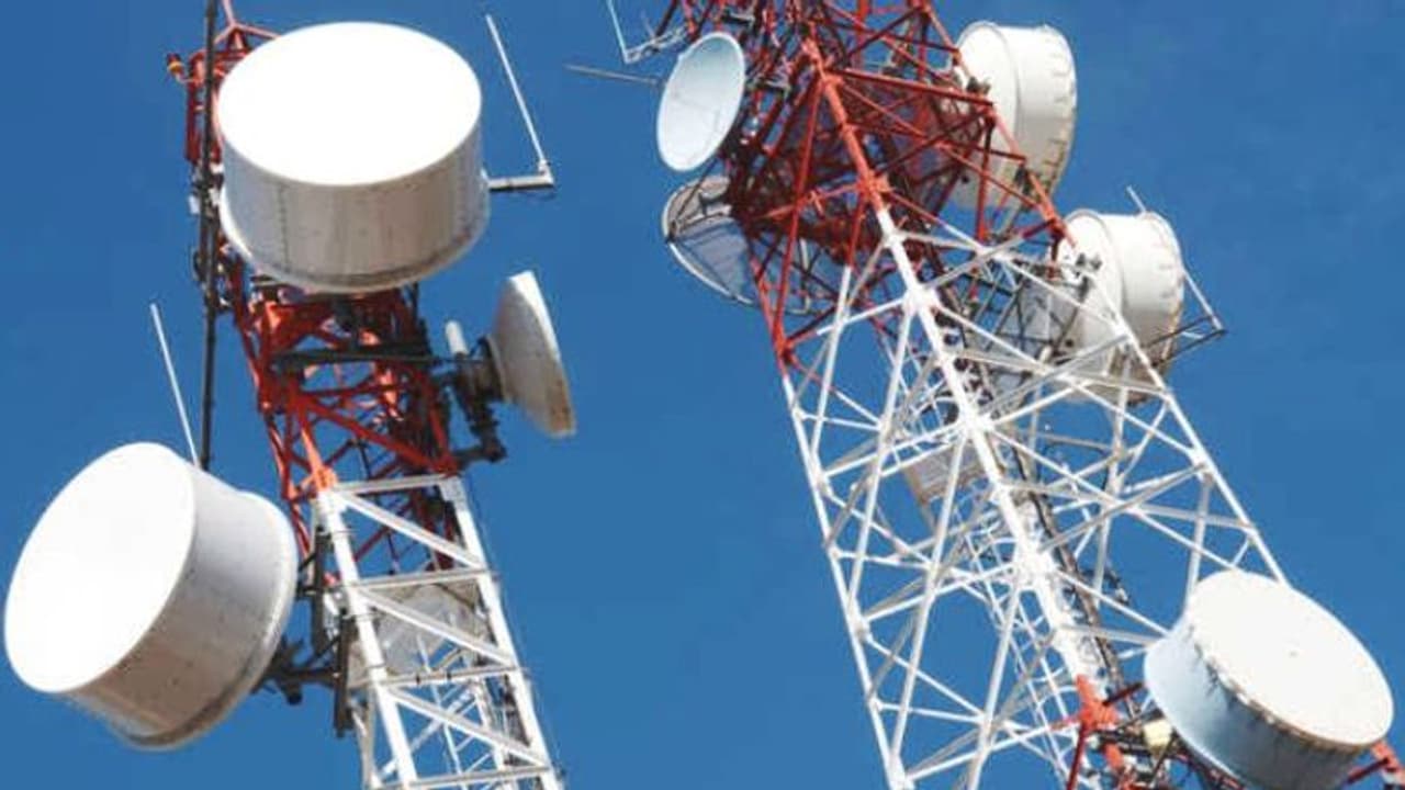 టెలికం ప్రొవైడర్లకు భారీ షాక్‌...