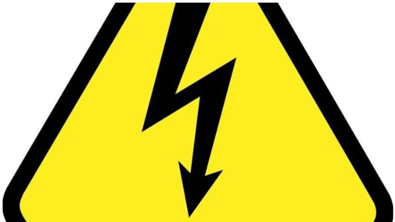 വൈദ്യുതി ലൈൻ പൊട്ടി ആറ്റിൽ വീണു, കുളിക്കാനിറങ്ങിയ വിദ്യാർത്ഥികൾ ഷോക്കേറ്റ് മരിച്ചു വൈദ്യുതി ലൈൻ പൊട്ടി ആറ്റിൽ വീണു, കുളിക്കാനിറങ്ങിയ വിദ്യാർത്ഥികൾ ഷോക്കേറ്റ് മരിച്ചു