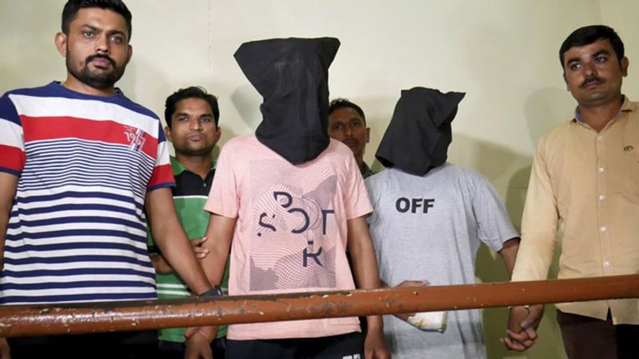 कमलेश के हत्यारे ने कहा कभी चींटी तक नहीं मारी हाथ पांव ढीले पड़ रहे थे...ऐसे जुटाई हिम्मत कमलेश के हत्यारे ने कहा कभी चींटी तक नहीं मारी हाथ पांव ढीले पड़ रहे थे...ऐसे जुटाई हिम्मत