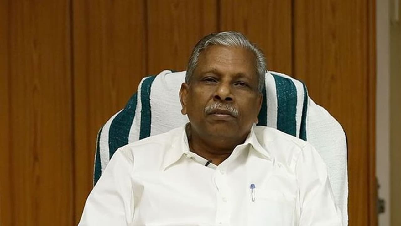 എസി മൊയ്തീന്റെ പിഎ ചമഞ്ഞ് തട്ടിപ്പ്: തൃശൂരിൽ ഒരാൾ അറസ്റ്റിൽ എസി മൊയ്തീന്റെ പിഎ ചമഞ്ഞ് തട്ടിപ്പ്: തൃശൂരിൽ ഒരാൾ അറസ്റ്റിൽ