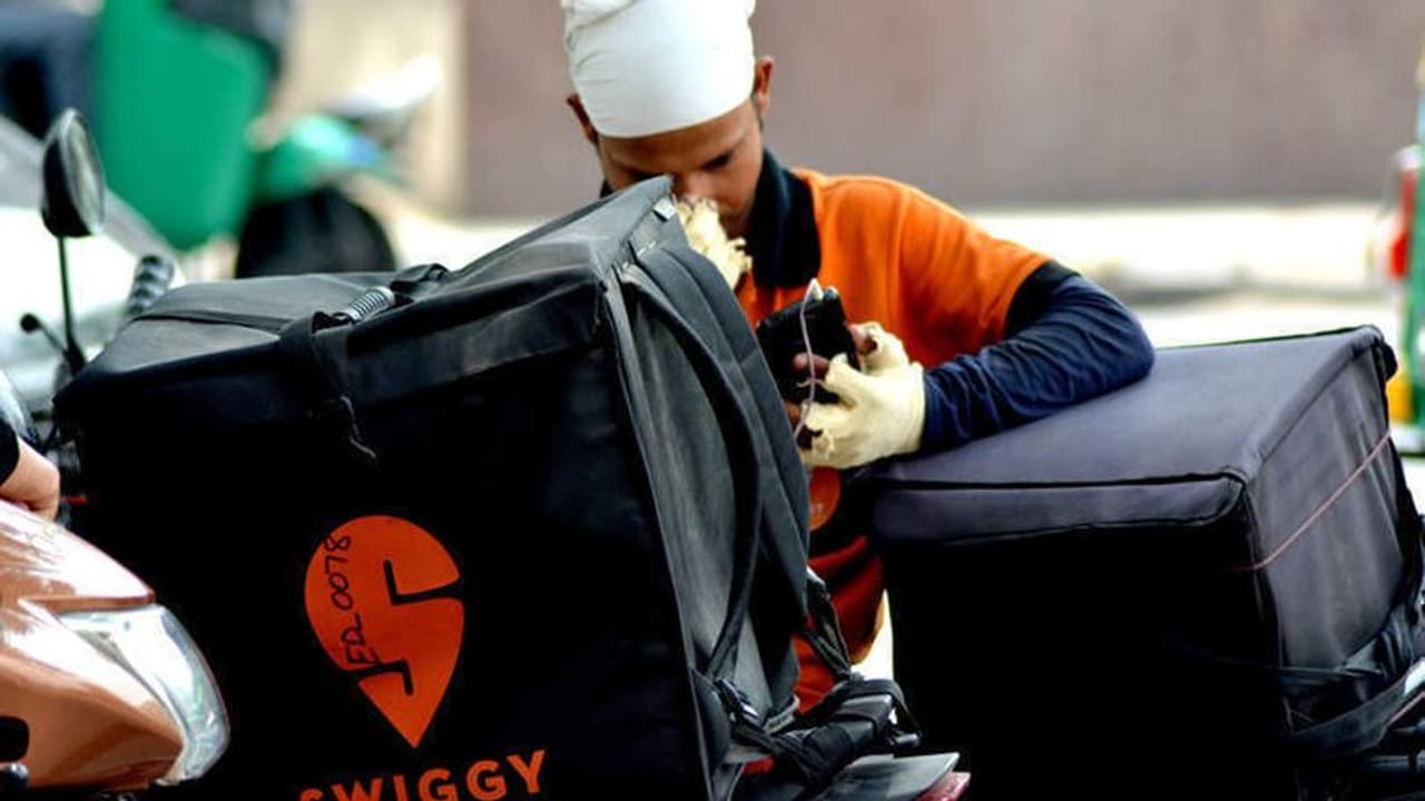 ಮುಸ್ಲಿಂ ಡೆಲಿವರಿ ಬಾಯ್ ತಂದ ಆಹಾರ ತಿರಸ್ಕರಿಸಿದ ವ್ಯಕ್ತಿ ವಿರುದ್ಧ ದೂರು ಮುಸ್ಲಿಂ ಡೆಲಿವರಿ ಬಾಯ್ ತಂದ ಆಹಾರ ತಿರಸ್ಕರಿಸಿದ ವ್ಯಕ್ತಿ ವಿರುದ್ಧ ದೂರು