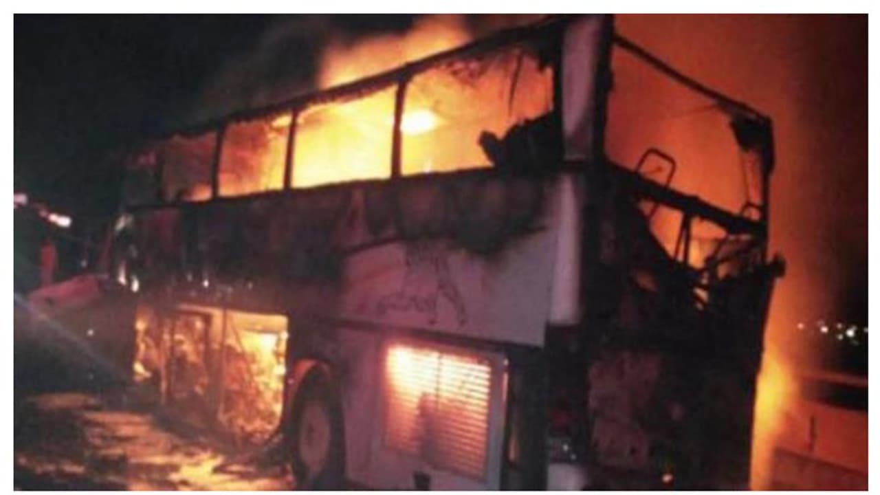 മദീന ബസപകടം: മരിച്ചവരെ തിരിച്ചറിയാന് ജനിതക പരിശോധന തുടങ്ങി മദീന ബസപകടം: മരിച്ചവരെ തിരിച്ചറിയാന് ജനിതക പരിശോധന തുടങ്ങി