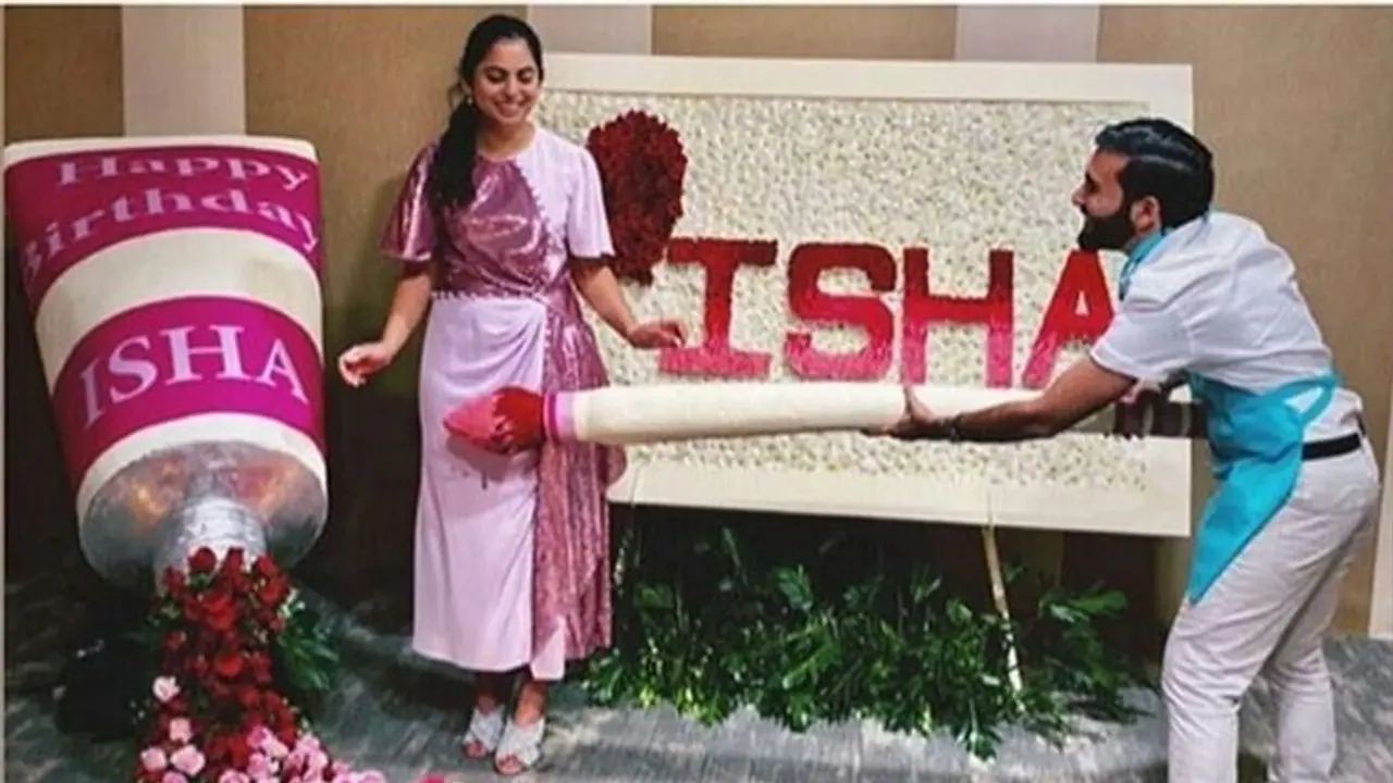 টিউব থেকে বের হচ্ছে ফুল, পাশে ইশা, সোশ্যাল মিডিয়ায় ভাইরাল আম্বানি কন্যার ছবি টিউব থেকে বের হচ্ছে ফুল, পাশে ইশা, সোশ্যাল মিডিয়ায় ভাইরাল আম্বানি কন্যার ছবি