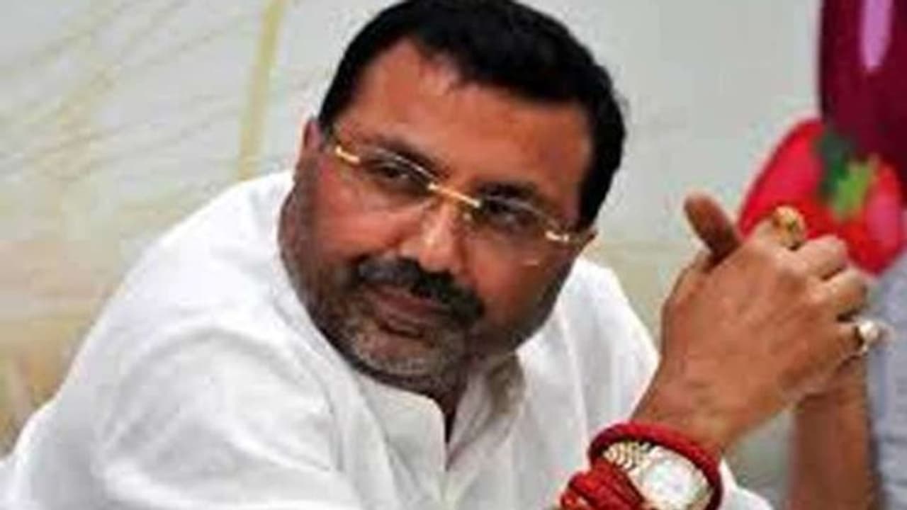 झारखंड की राजनीति हलचल पर MP निशिकांत दुबे का बड़ा बयान, कहा 3 बसों से विधायकों को छत्तीसगढ़ ले जा रहा झामुमो झारखंड की राजनीति हलचल पर MP निशिकांत दुबे का बड़ा बयान, कहा 3 बसों से विधायकों को छत्तीसगढ़ ले जा रहा झामुमो