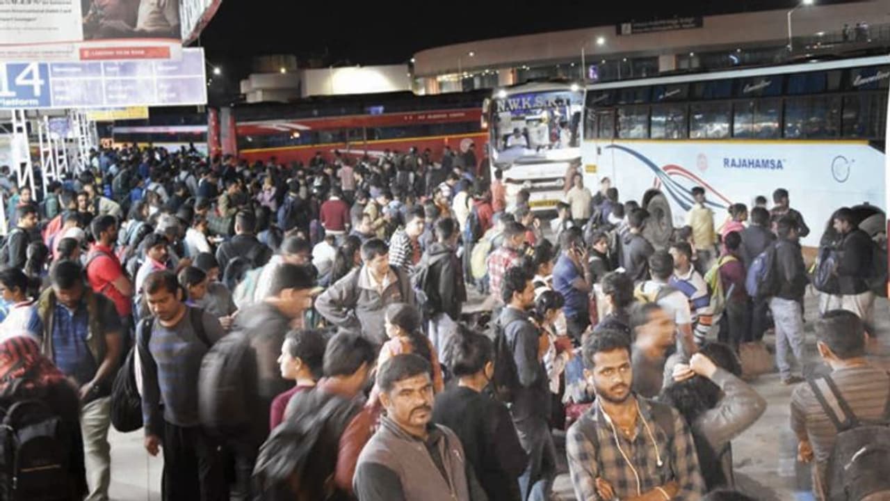 ಬೆಂಗಳೂರು ತೊರೆಯುತ್ತಿದ್ದಾರಾ ಜನ..?