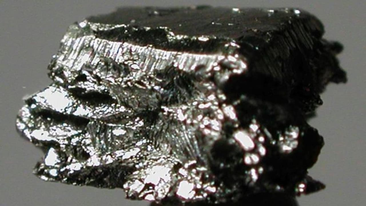 അപൂര്വ്വ ലോഹമായ ഇറിഡിയത്തിന്റെ പേരില് തട്ടിപ്പ്; സിനിമാ നിര്മ്മാതാവില് നിന്ന് തട്ടിയത് 5 കോടി അപൂര്വ്വ ലോഹമായ ഇറിഡിയത്തിന്റെ പേരില് തട്ടിപ്പ്; സിനിമാ നിര്മ്മാതാവില് നിന്ന് തട്ടിയത് 5 കോടി