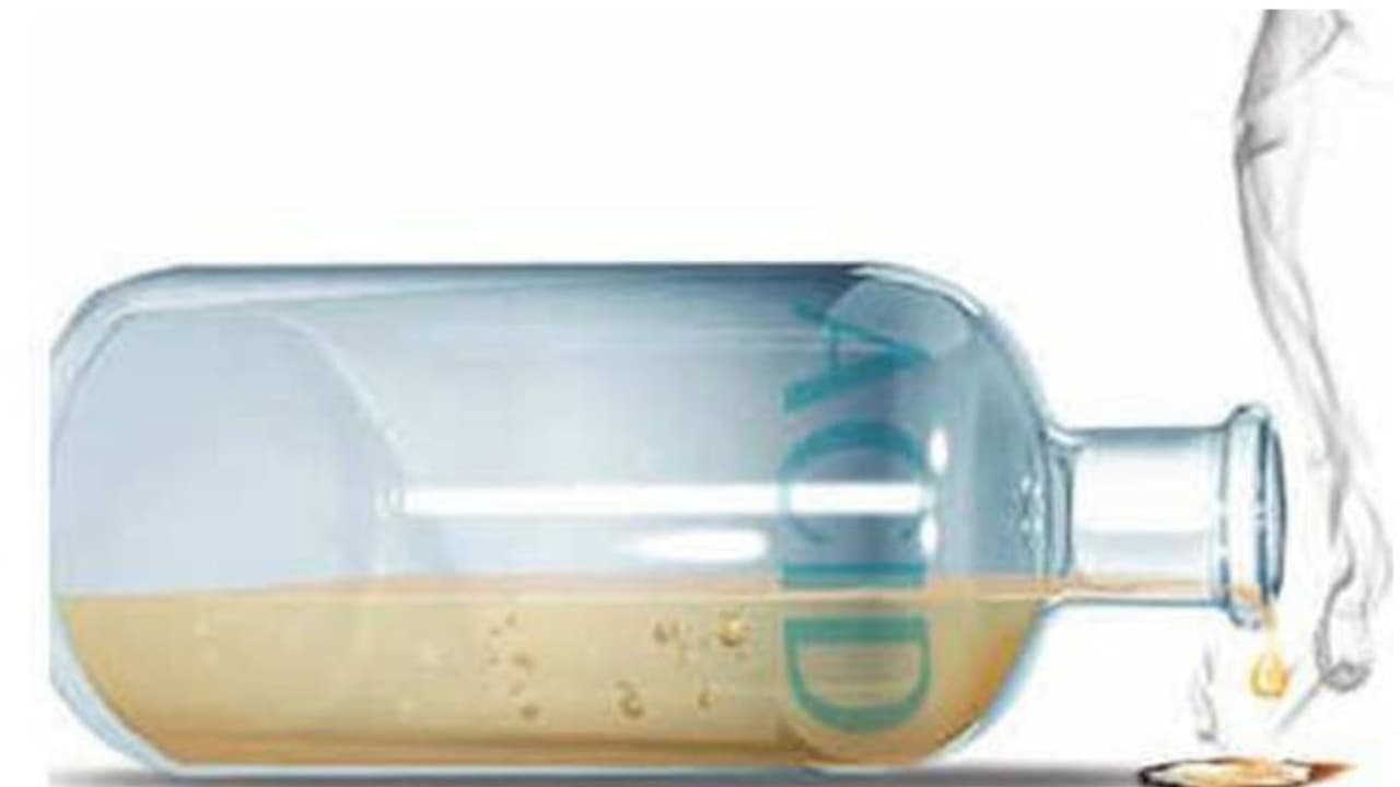 ಮೈಸೂರು: ಪೊಲೀಸ್ ವಿಚಾರಣೆಗೆ ಹೆದರಿ ಆ್ಯಸಿಡ್ ಕುಡಿದ..! ಮೈಸೂರು: ಪೊಲೀಸ್ ವಿಚಾರಣೆಗೆ ಹೆದರಿ ಆ್ಯಸಿಡ್ ಕುಡಿದ..!