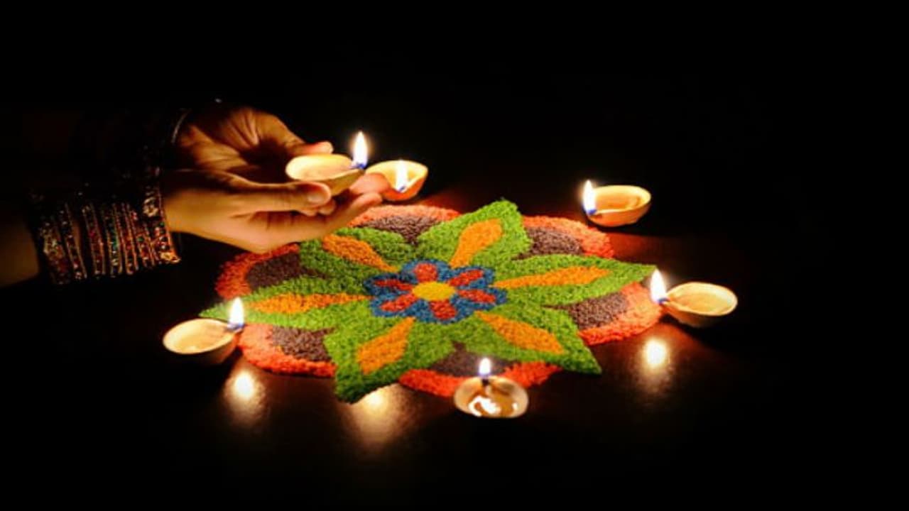 దీపావళిని ఎందుకు జరుపుకోవాలి? దీపావళిని ఎందుకు జరుపుకోవాలి?