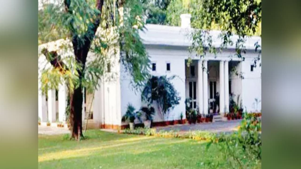 देवगौड़ा ने खुद को बताया सरकारी आवास का हकदार, बंगला खाली ना करवाने का किया अनुरोध देवगौड़ा ने खुद को बताया सरकारी आवास का हकदार, बंगला खाली ना करवाने का किया अनुरोध