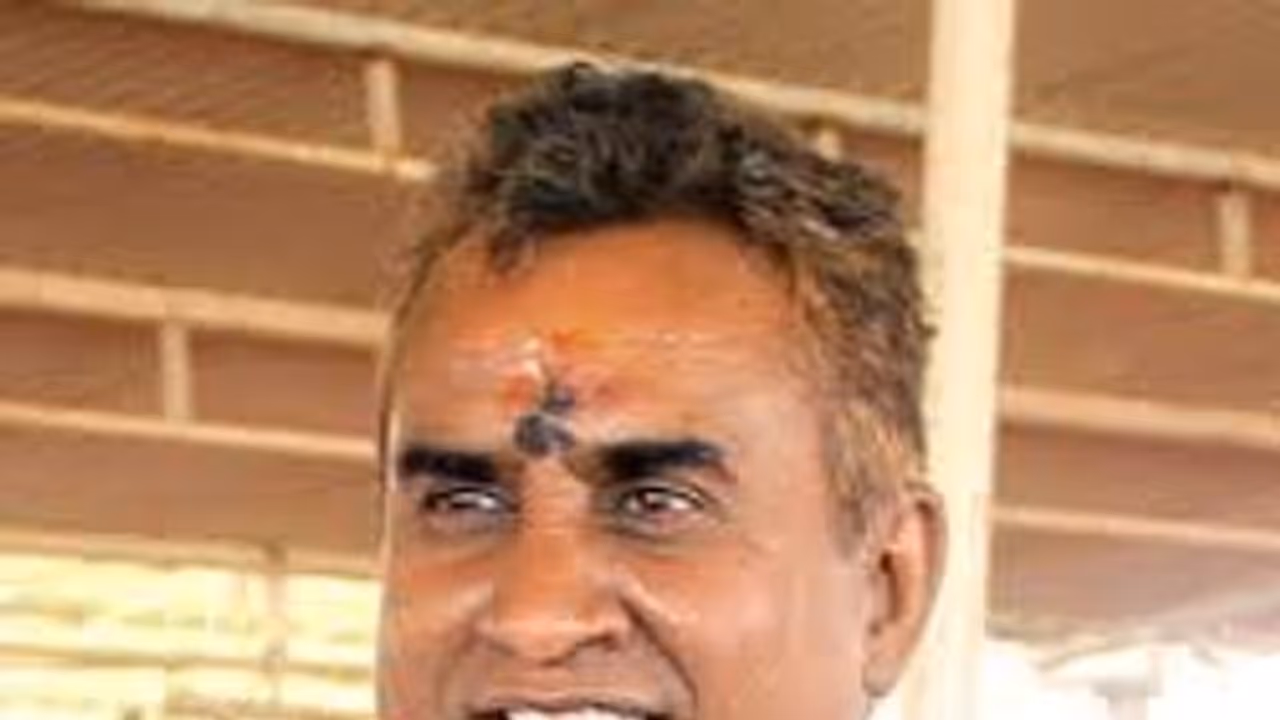 சுகாதார தூதுவர்களாக மாறிய அரசு பள்ளி மாணவிகள்..! டெங்கு ஒழிப்பில் அசத்தும் அமைச்சர் எஸ்.பி.வேலுமணி..! சுகாதார தூதுவர்களாக மாறிய அரசு பள்ளி மாணவிகள்..! டெங்கு ஒழிப்பில் அசத்தும் அமைச்சர் எஸ்.பி.வேலுமணி..!