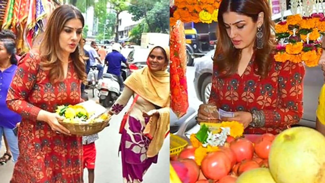 सुबह सुबह मंदिर पहुंचीं रवीना टंडन, पूजा पाठ कर शनिदेव से लिया आशीर्वाद सुबह सुबह मंदिर पहुंचीं रवीना टंडन, पूजा पाठ कर शनिदेव से लिया आशीर्वाद