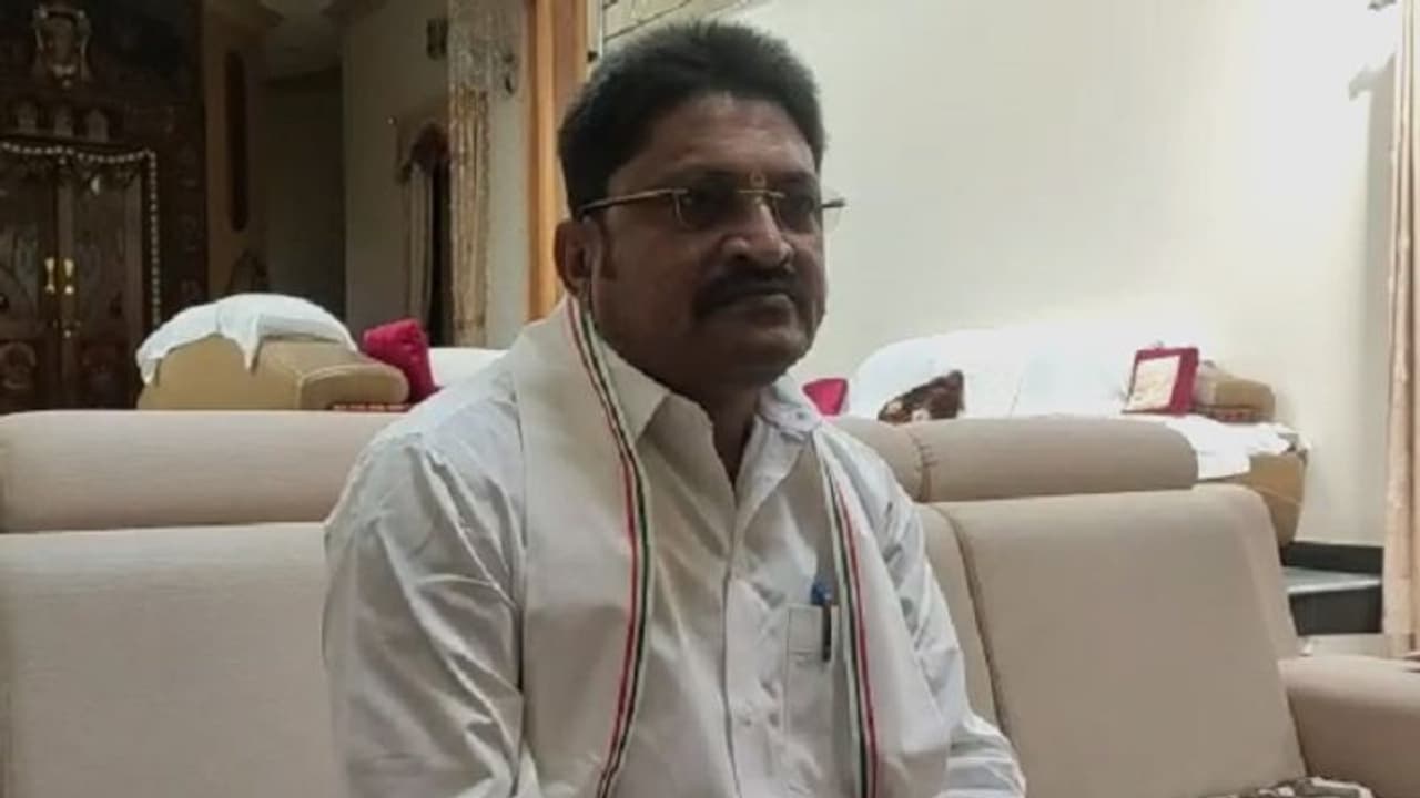 ಸರ್ಕಾರ ವರ್ಗಾವಣೆ ದಂಧೆ ಬಿಟ್ಟು ಬೇರೇನೂ ಮಾಡ್ತಿಲ್ಲ: ಕೈ ಶಾಸಕ ಕಿಡಿ ಸರ್ಕಾರ ವರ್ಗಾವಣೆ ದಂಧೆ ಬಿಟ್ಟು ಬೇರೇನೂ ಮಾಡ್ತಿಲ್ಲ: ಕೈ ಶಾಸಕ ಕಿಡಿ