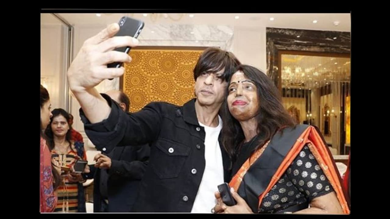 দীপাবলির আগে অনন্য নজির গড়লেন বলিউডের কিং খান, দেখুন সেই ছবি দীপাবলির আগে অনন্য নজির গড়লেন বলিউডের কিং খান, দেখুন সেই ছবি